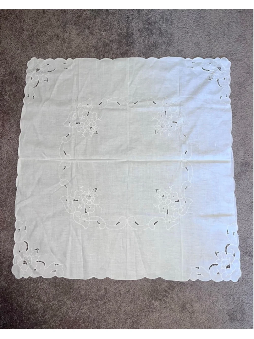 VTG Cottagecore White Embroidered Scalloped Edge Table Linen One Size